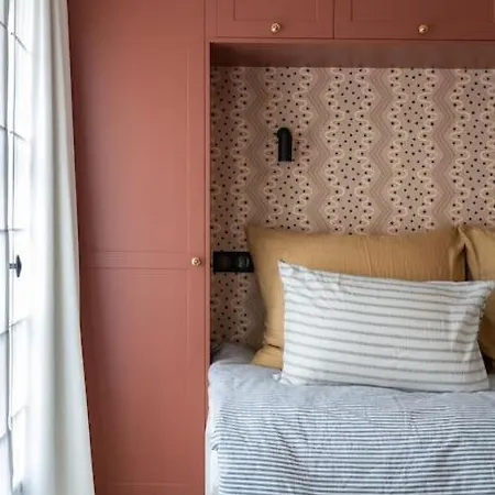 Apartment Style In Saint Germain Des-Pres Paris